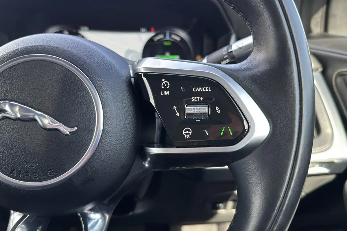 2021-jaguar-i-pace-ev400-black-big-15