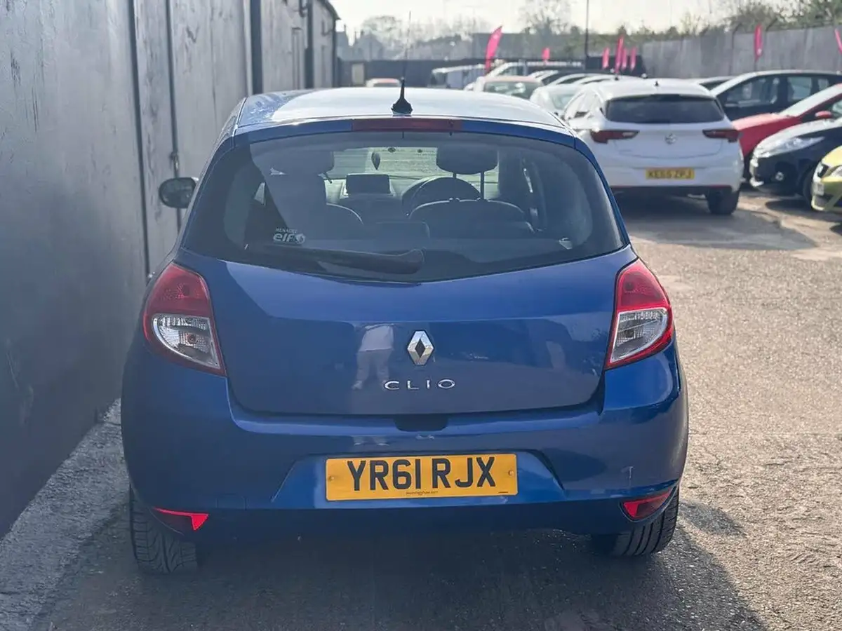 2011-renault-clio-16-dynamique-tom-tom-vvt-hatchback-5d-auto-big-18