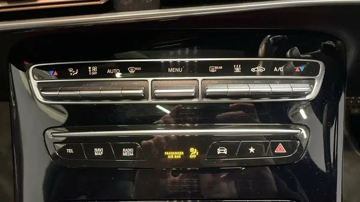 2020-mercedes-benz-eqc-big-28