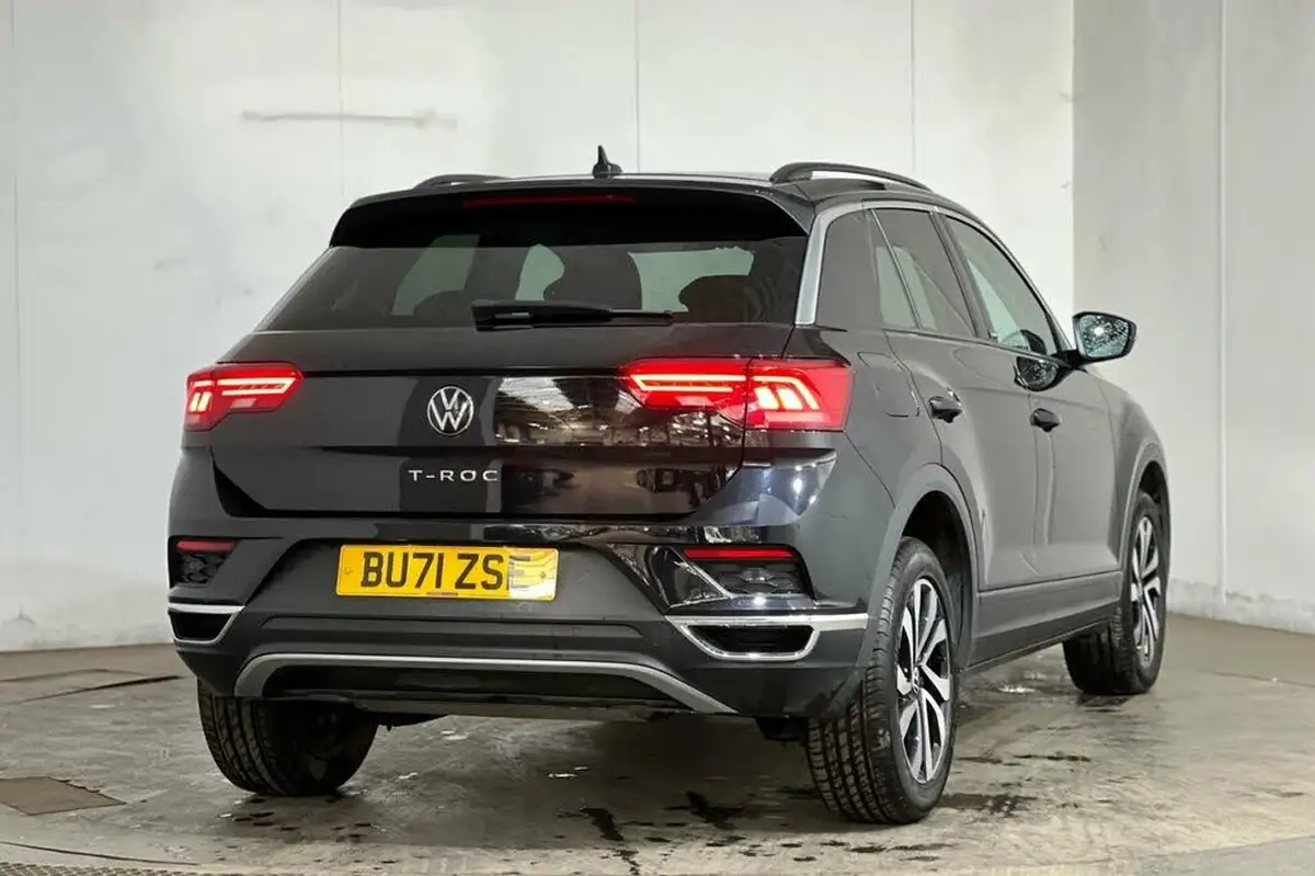 2021-volkswagen-t-roc-15-tsi-active-hatchback-5d-big-18