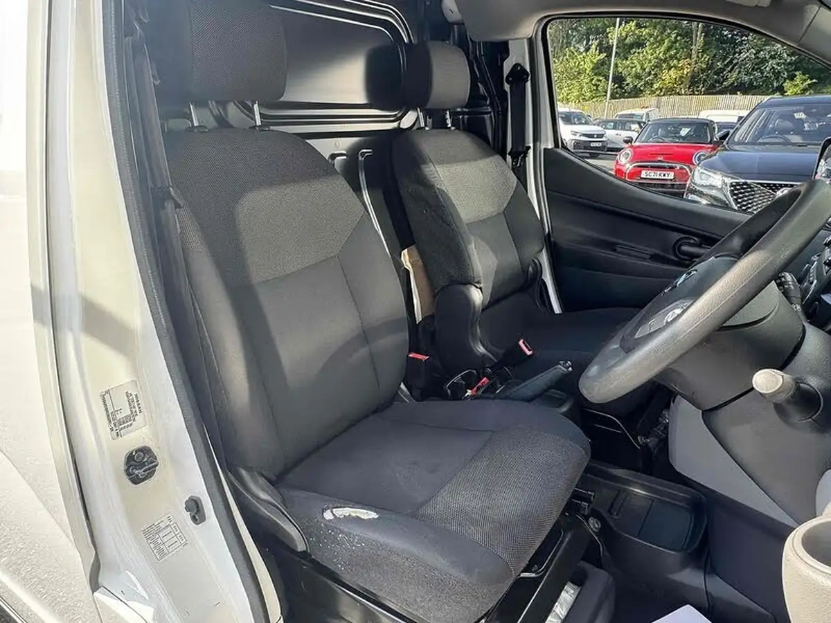 2021-nissan-env200-e-acenta-panel-van-auto-big-21