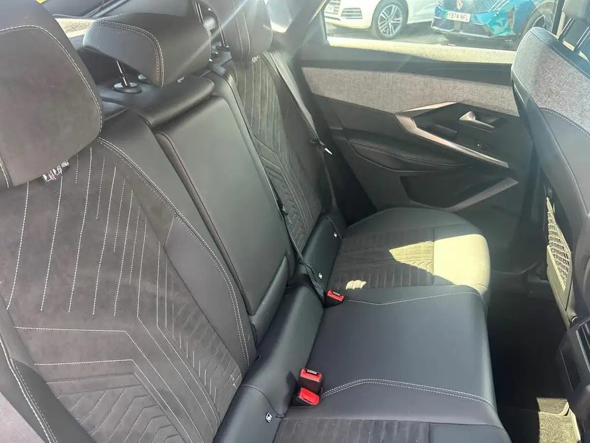 2024-peugeot-3008-suv-12-puretech-gt-136ps-hybrid-e-dsc6-big-32