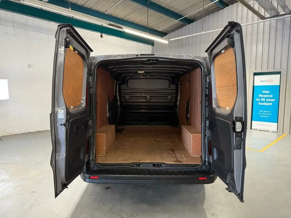 2017-renault-trafic-16dci-ll29-120-sport-nav-panel-big-12