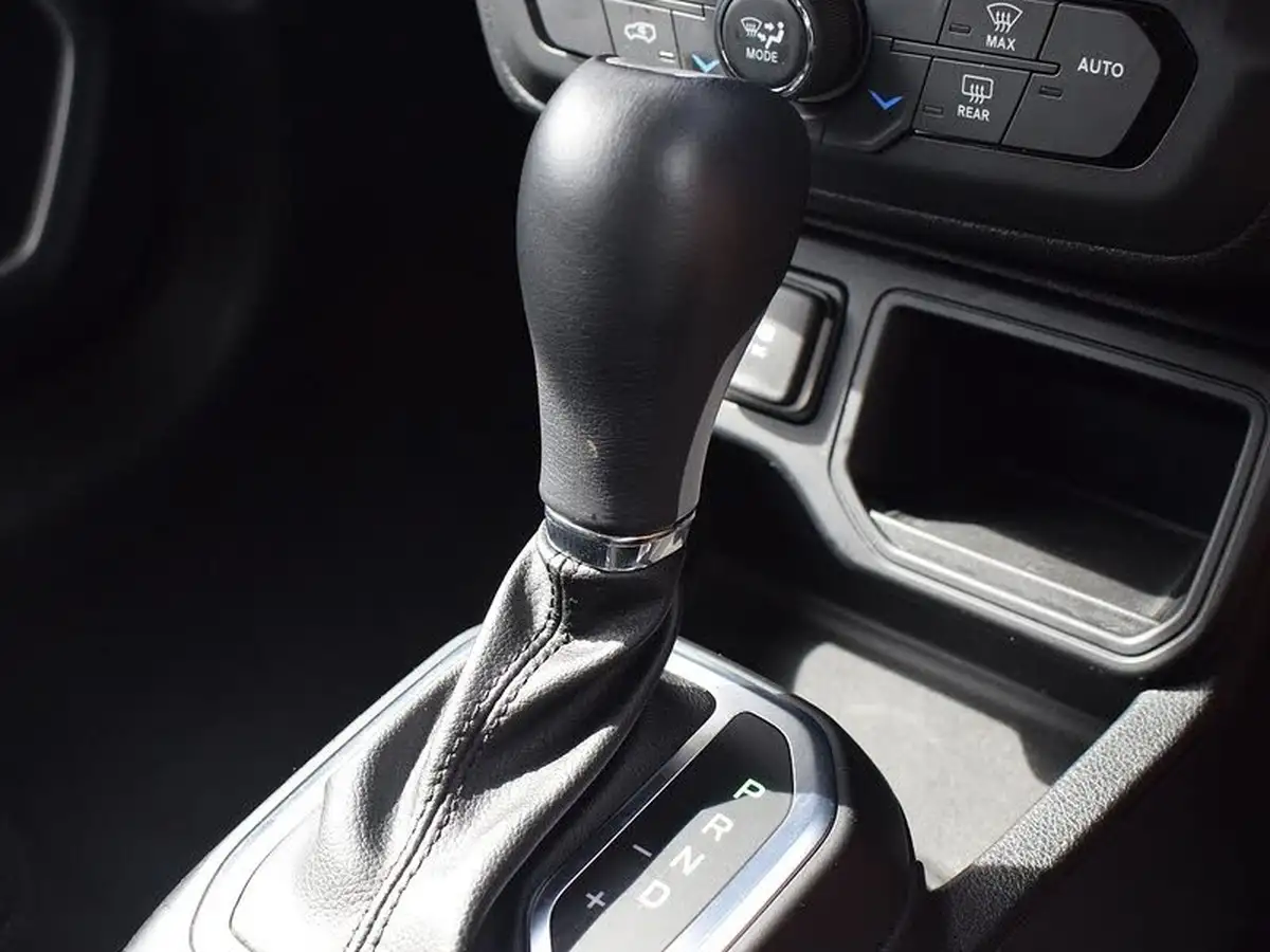 2020-jeep-renegade-13-gse-longitude-big-19