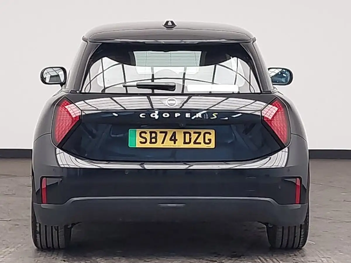 2024-mini-cooper-e-cooper-se-exclusive-big-14