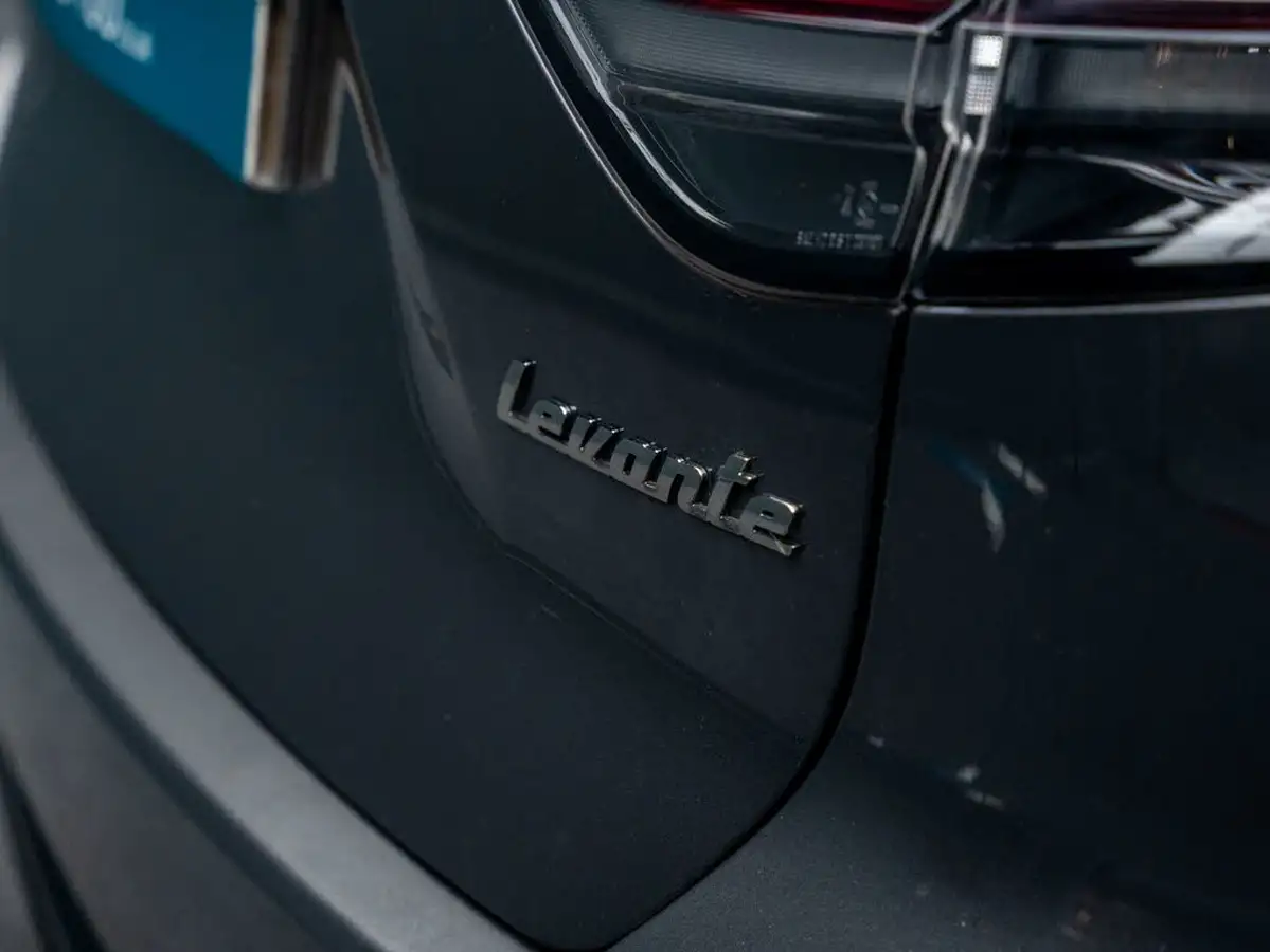 2021-maserati-levante-30-gransport-big-28