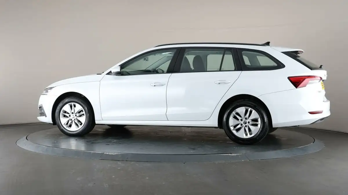 2023-skoda-octavia-20tdi-se-technology-116ps-estate-big-68