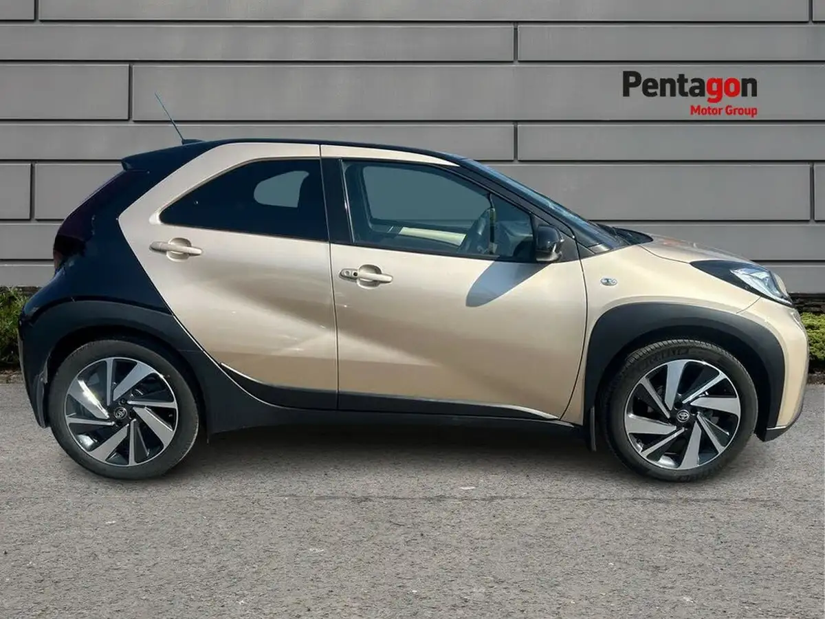 2023-toyota-aygo-x-10-vvt-i-exclusive-cvt-big-10