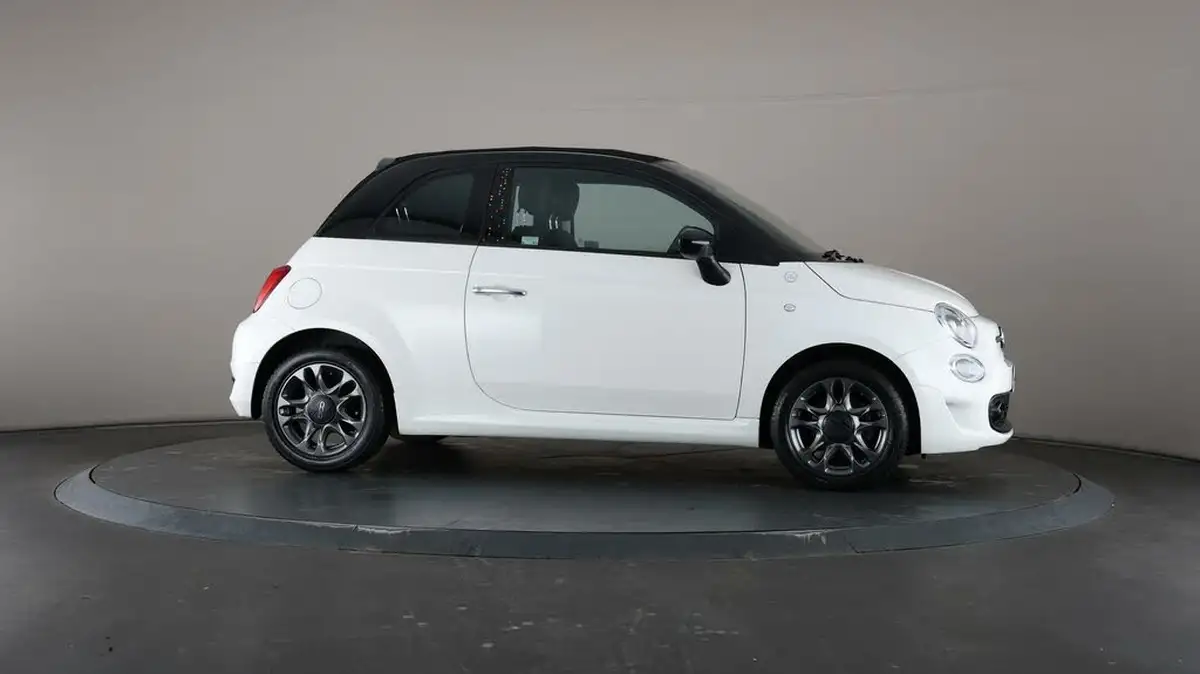 2021-fiat-500c-10-hey-google-big-49