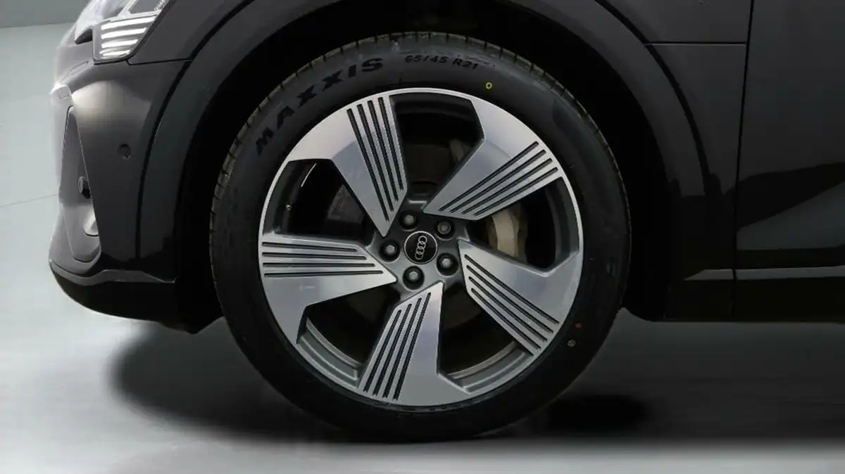 2021-audi-e-tron-50e-s-line-sportback-big-17