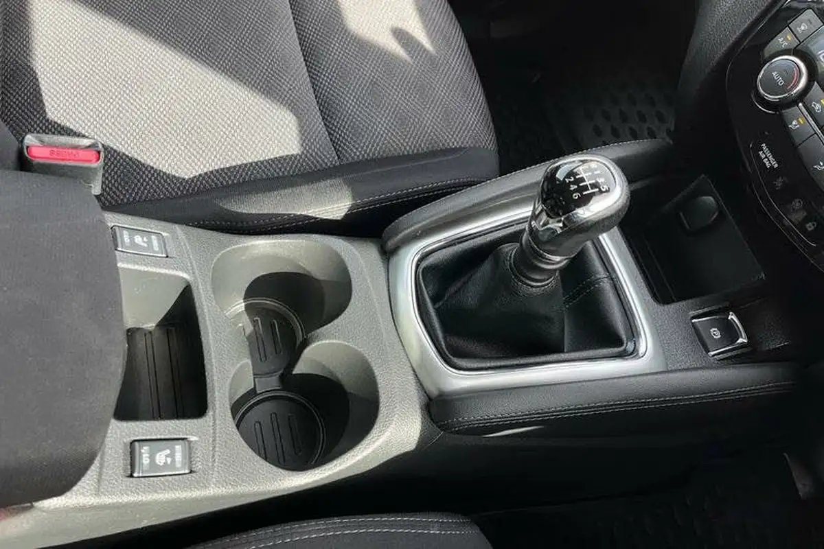 2016-nissan-qashqai-15dci-n-connecta-big-36