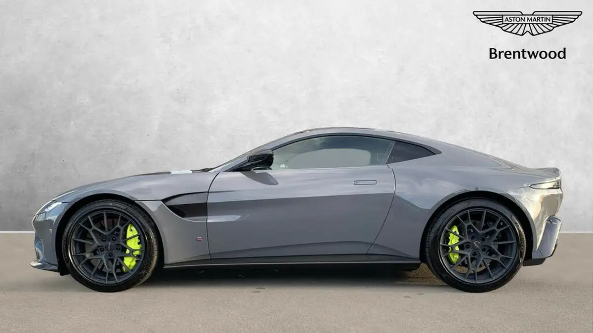 2020-aston-martin-vantage-40-v8-vantage-amr-hero-big-11