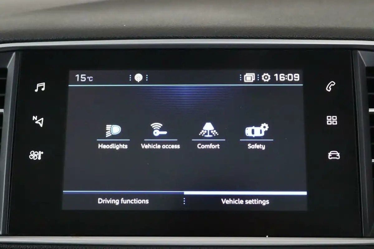2020-peugeot-308-12-puretech-allure-130bhp-big-30
