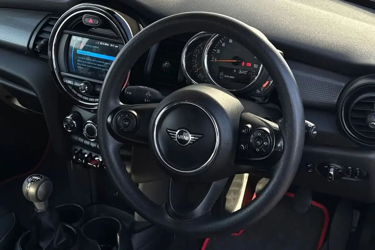 2019-mini-cooper-15-cooper-classic-hatchback-3d-big-16