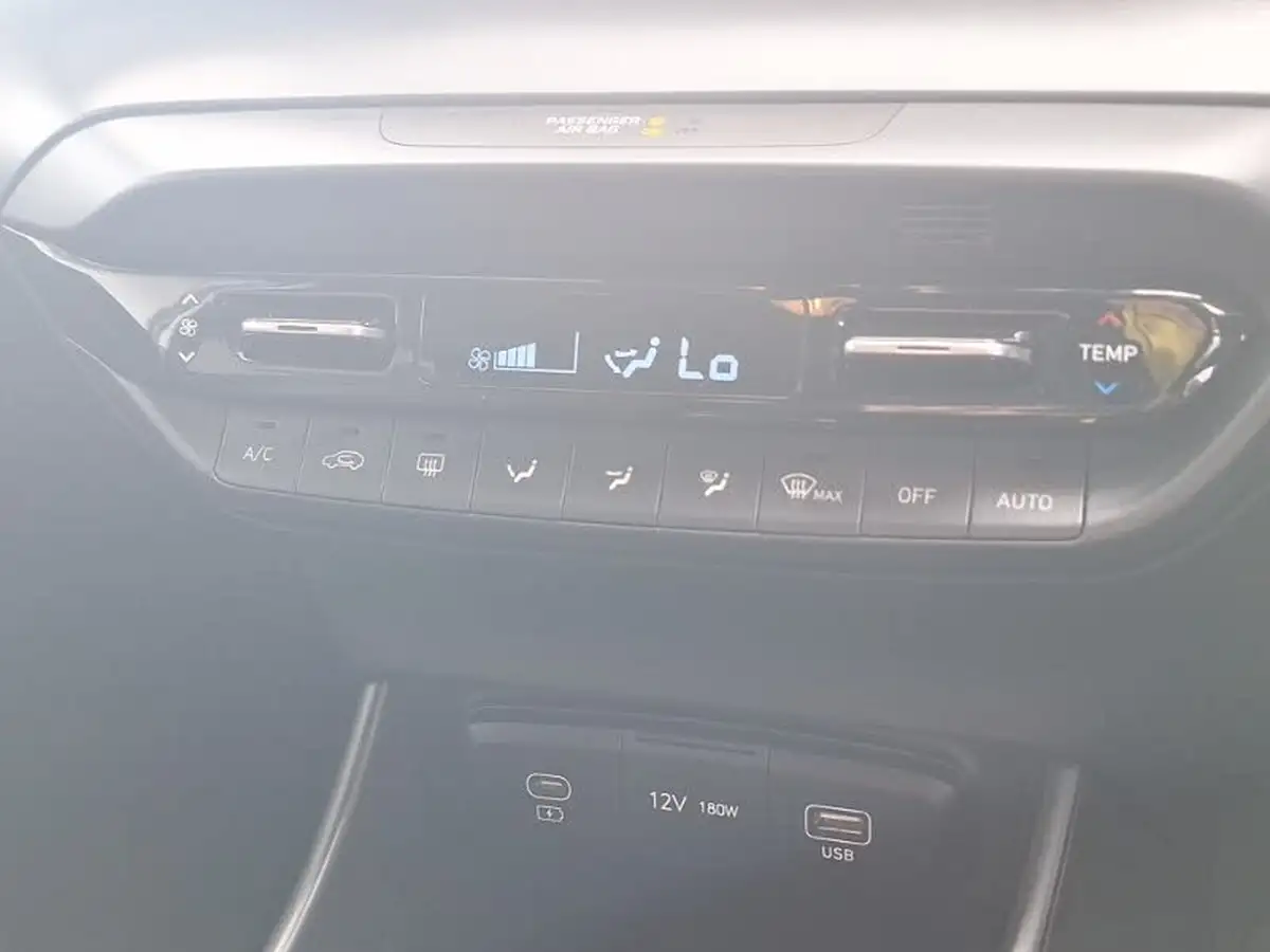 2024-hyundai-i20-10-t-gdi-premium-big-13