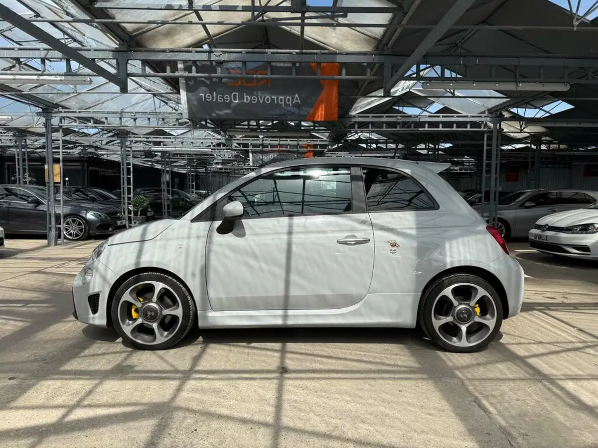 2018-abarth-595-14-tjet-big-11