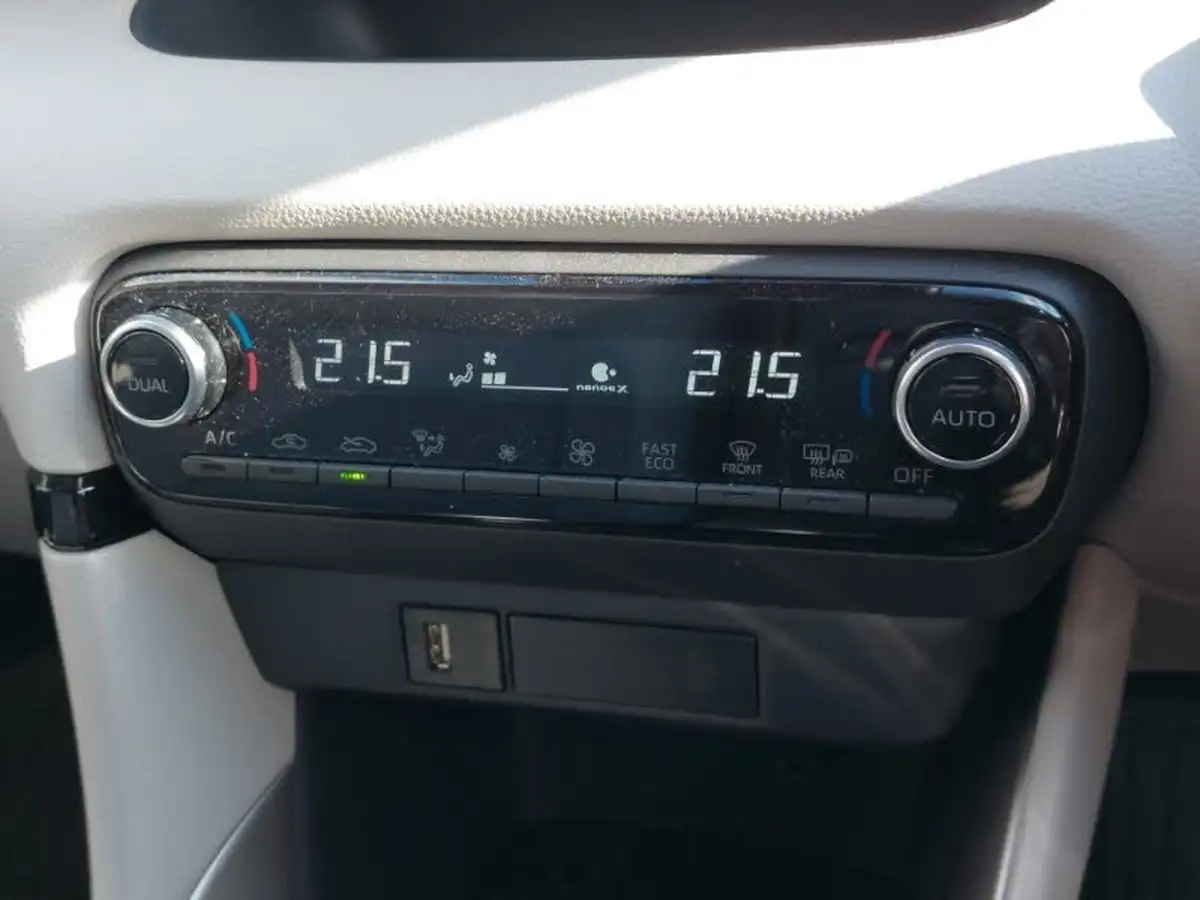 2022-toyota-yaris-15-vvt-i-excel-big-16