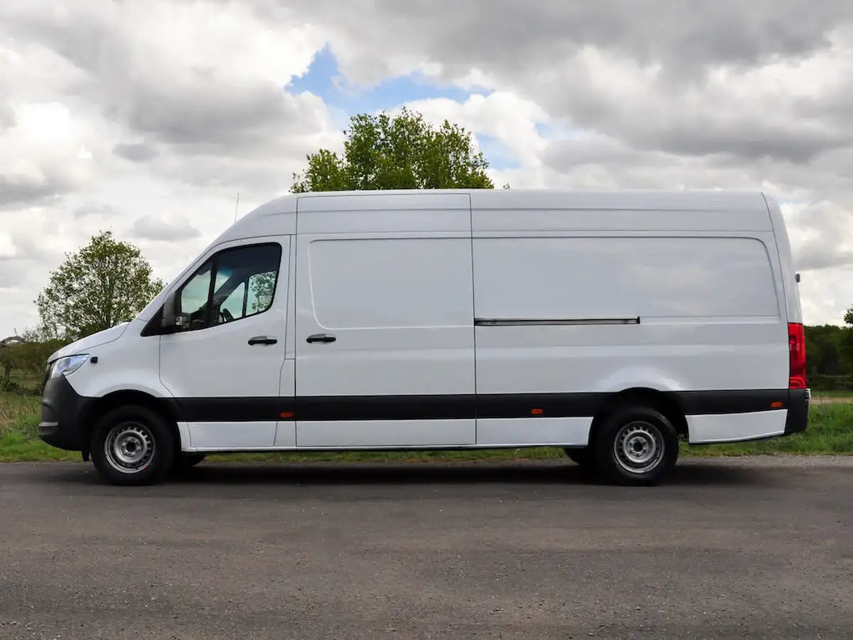2023-mercedes-benz-sprinter-big-27