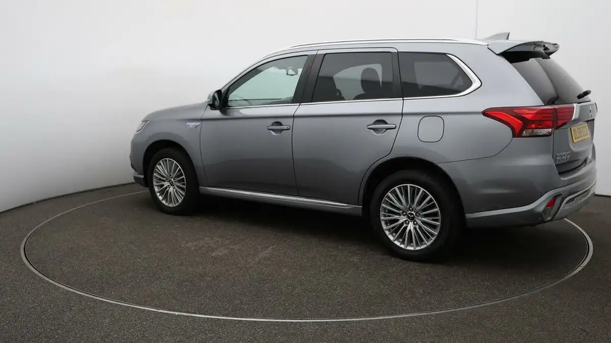 2020-mitsubishi-outlander-24-dynamic-phev-big-27