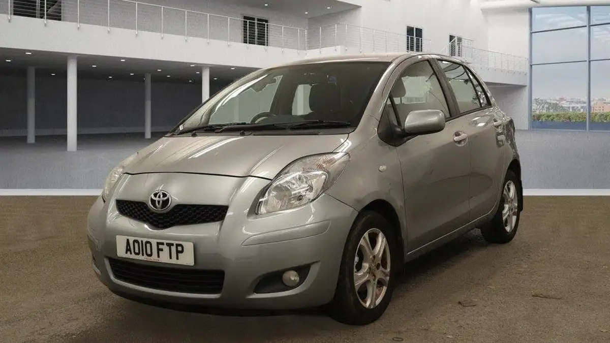 2010-toyota-yaris-133-tr-5d-big-1