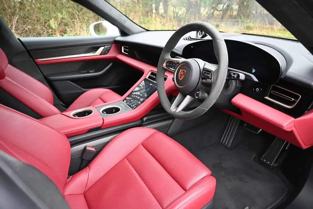 2022-porsche-taycan-e-gts-big-8