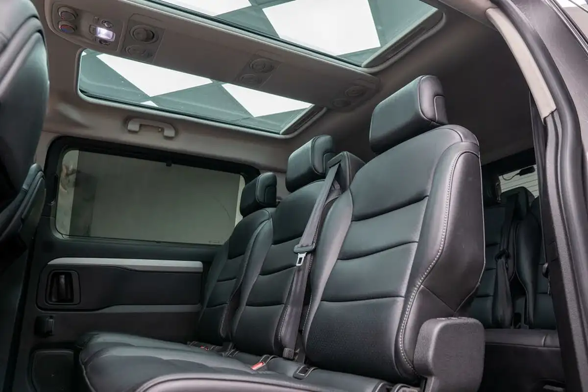 2018-peugeot-traveller-20-bluehdi-allure-20-bluehdi-180ps-standardss-eat8-big-34