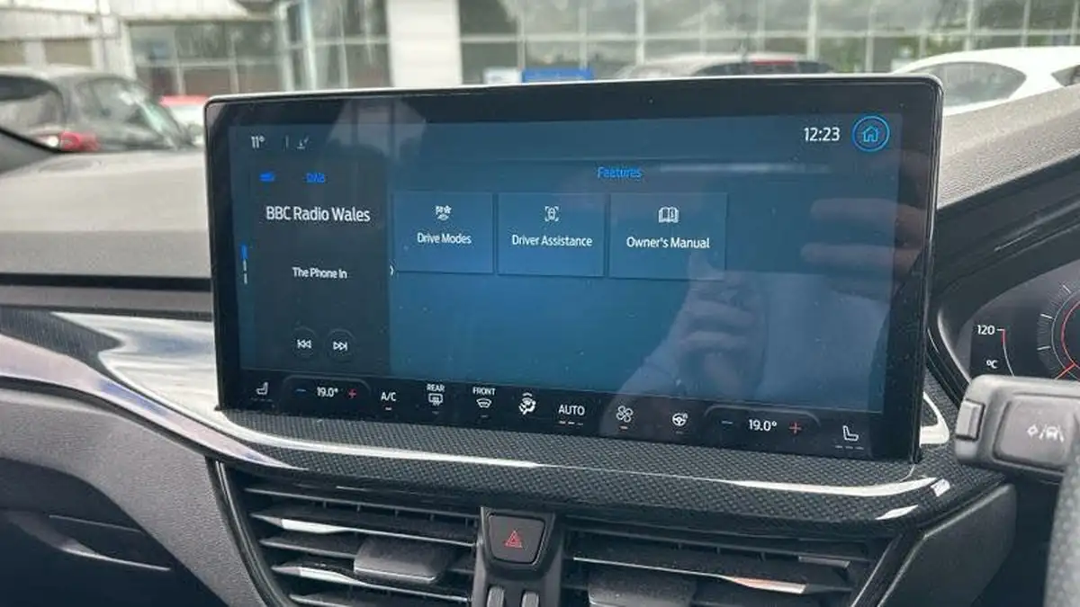 2023-ford-focus-23t-st-hatchback-big-36