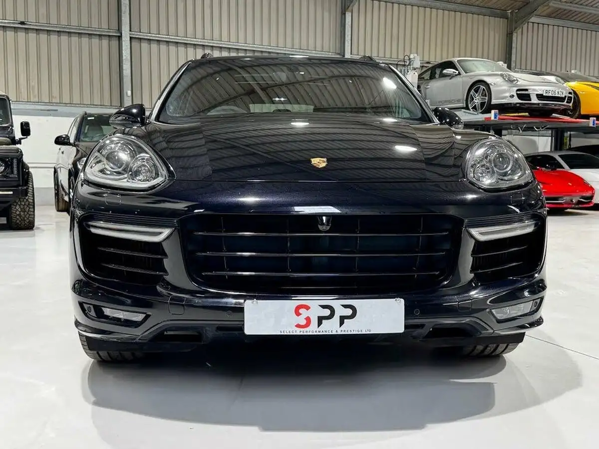 2017-porsche-cayenne-36-gts-big-9