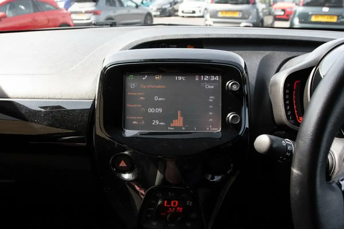 2017-toyota-aygo-10-vvt-i-x-press-71bhp-big-26