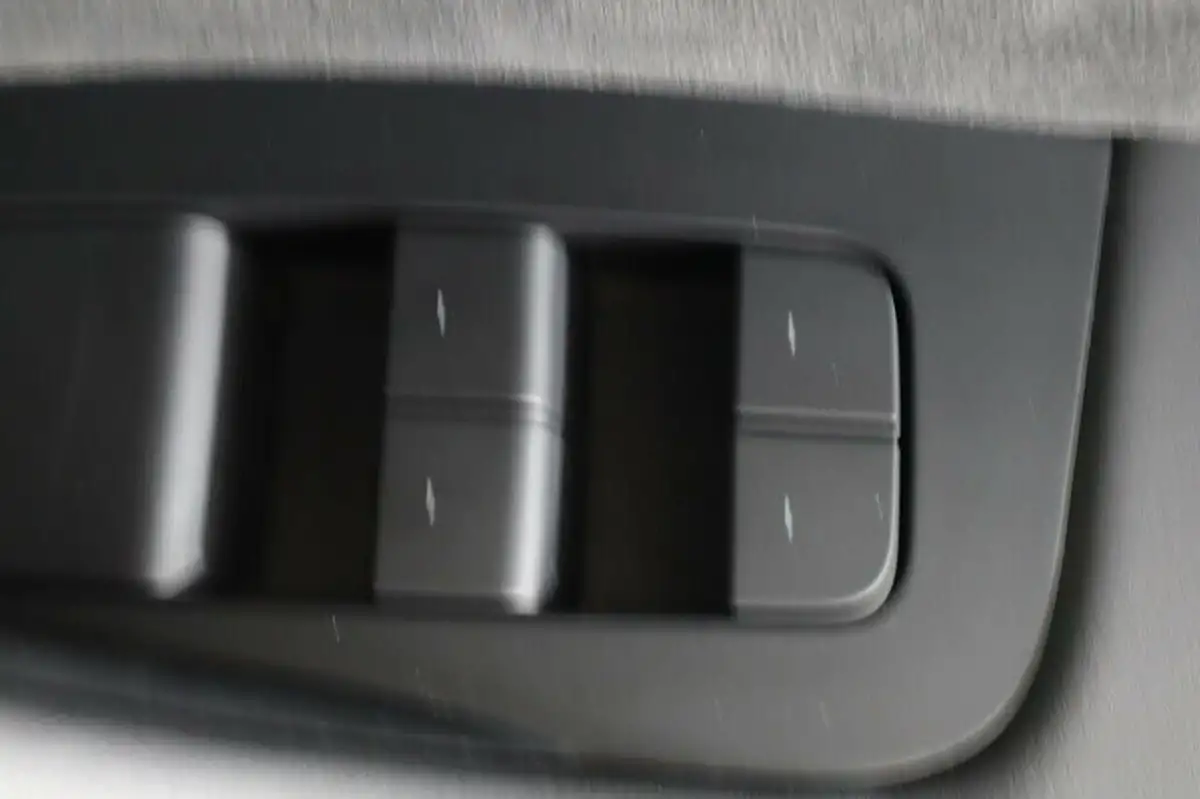 2021-tesla-model-3-e-long-range-4x4-big-17