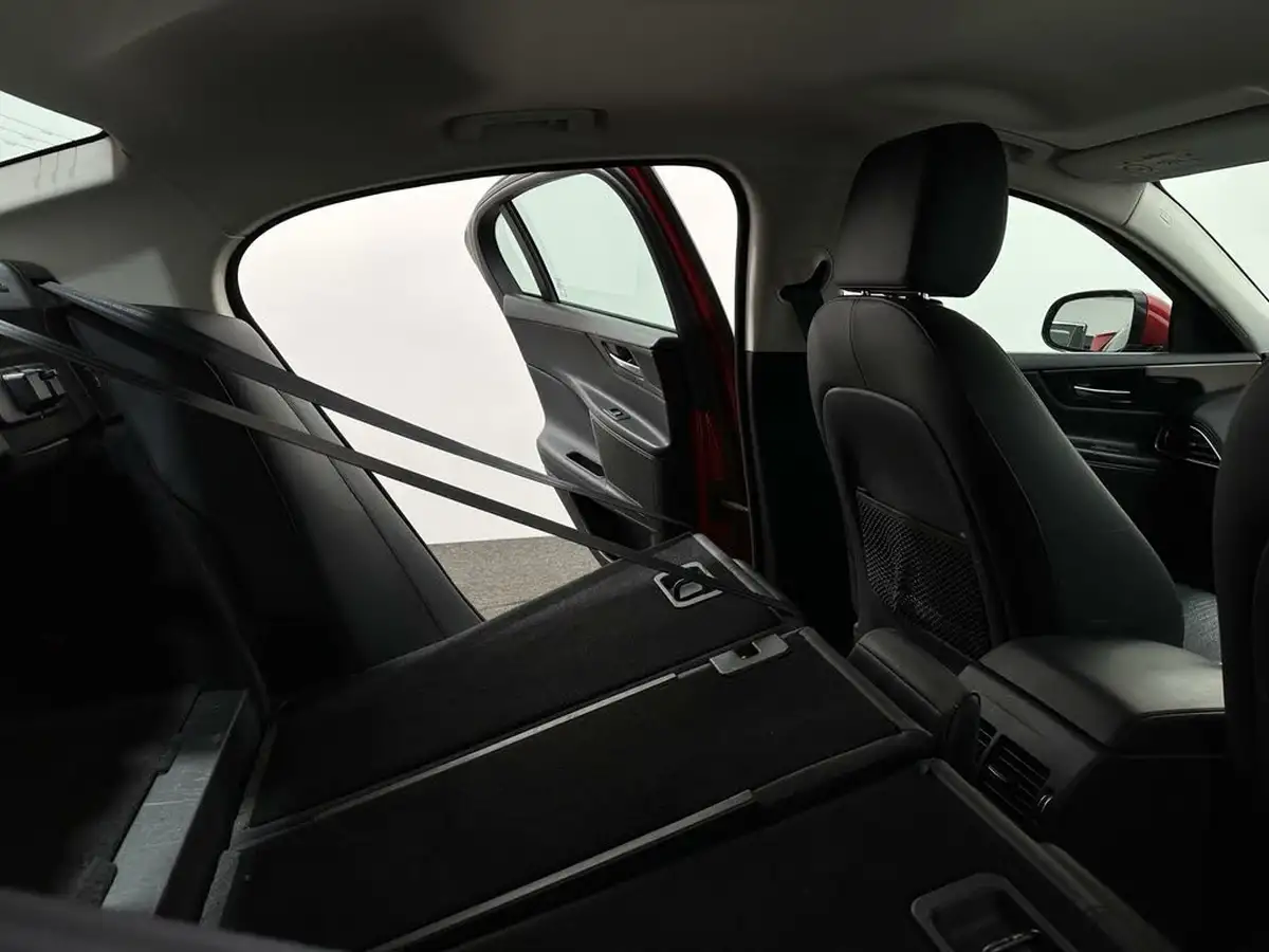 2018-jaguar-xe-20i-portfolio-200ps-1997cc-big-42