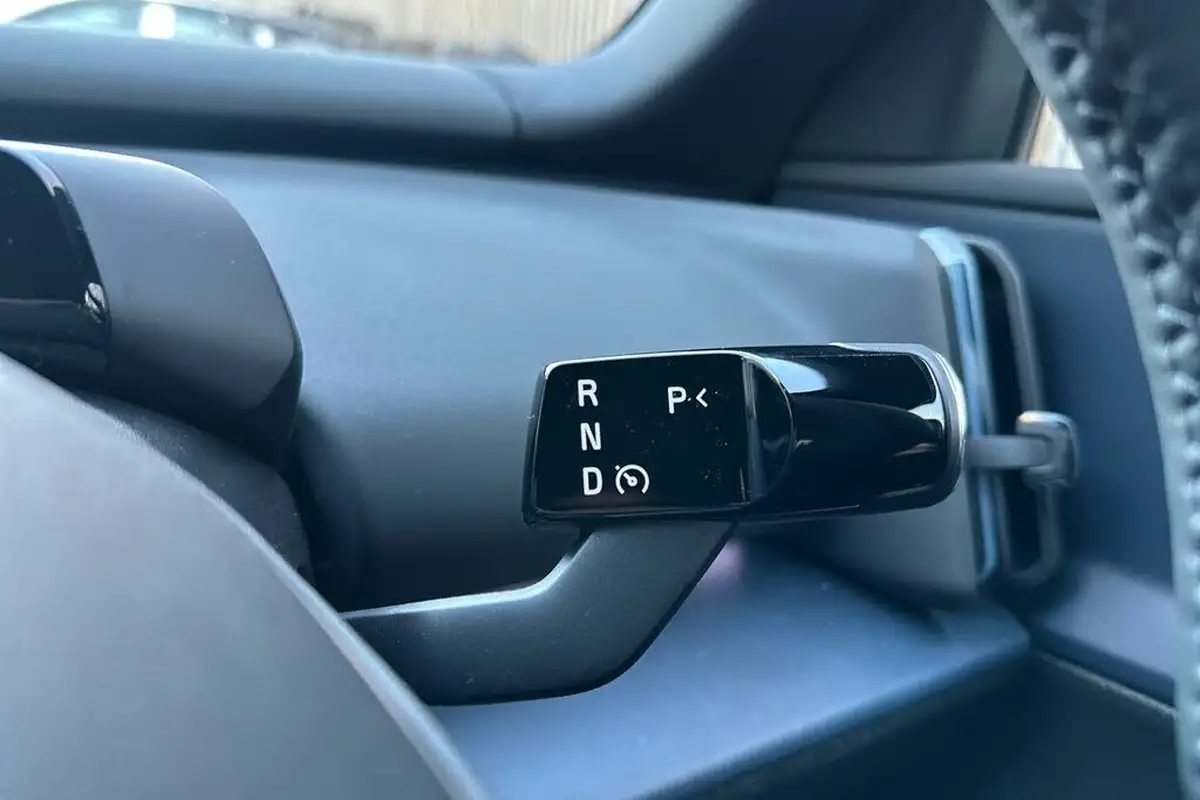 2024-volvo-ex30-e-single-motor-plus-extended-range-big-12