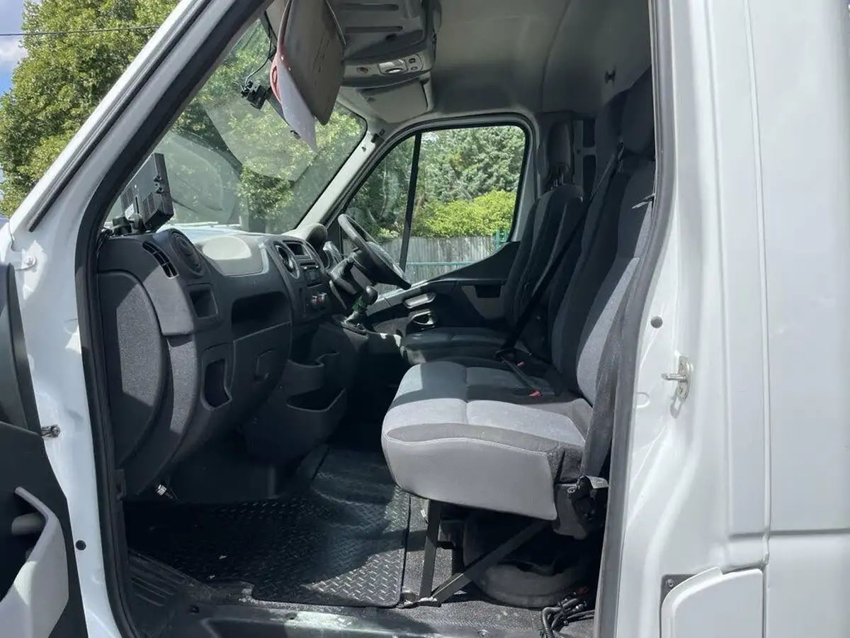 2016-nissan-nv400-23td-se-l3-135-fwdss-l3-3500-srw-chassis-cab-big-5