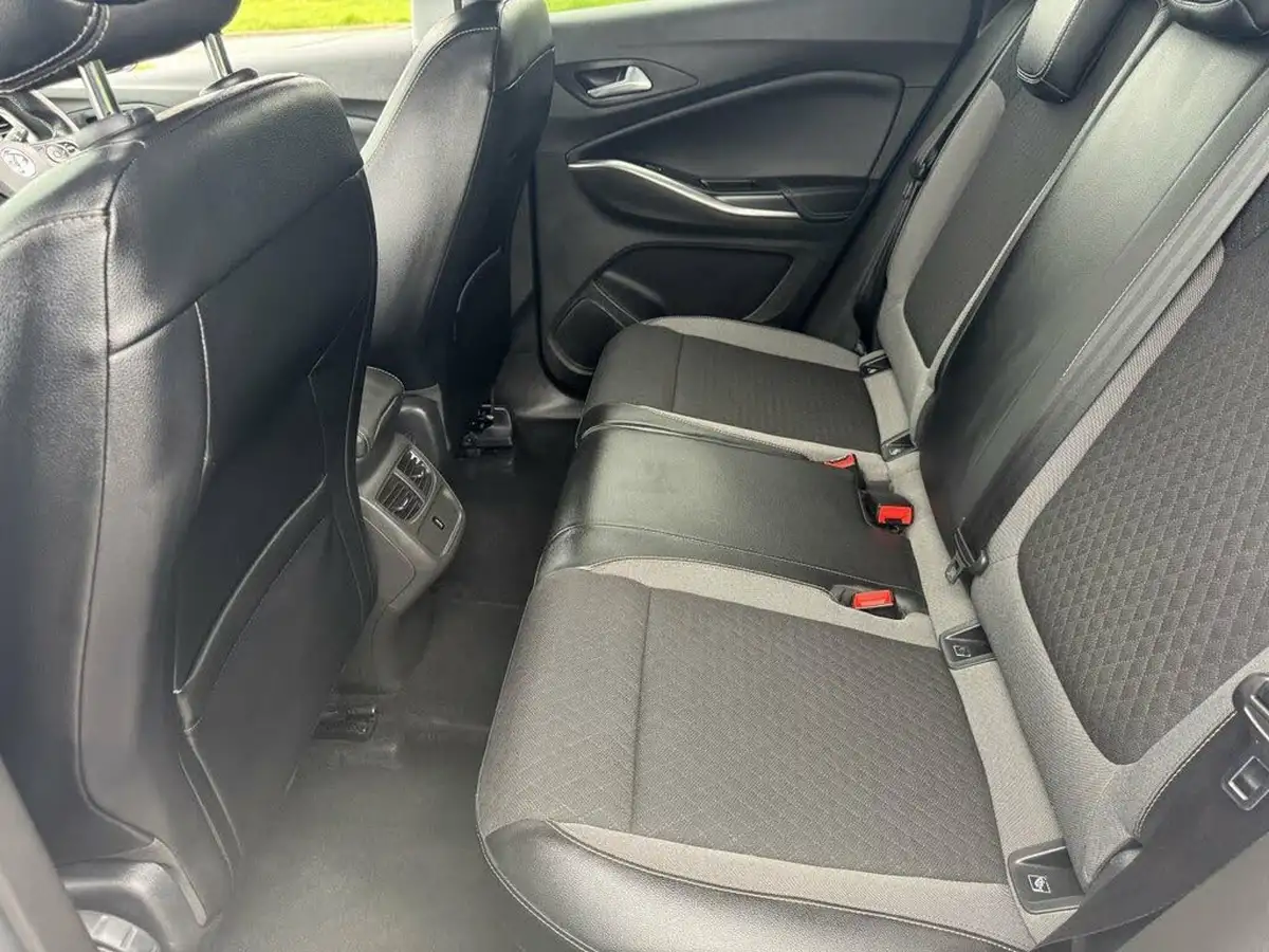 2022-vauxhall-grandland-15td-sri-big-22