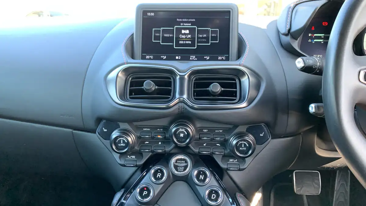 2019-aston-martin-vantage-40-v8-vantage-big-8