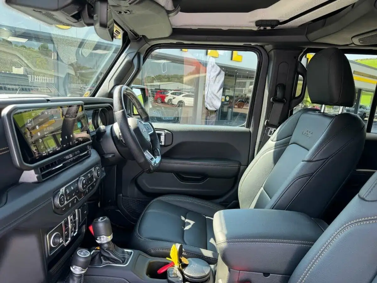 2024-jeep-wrangler-20-gme-sahara-big-20
