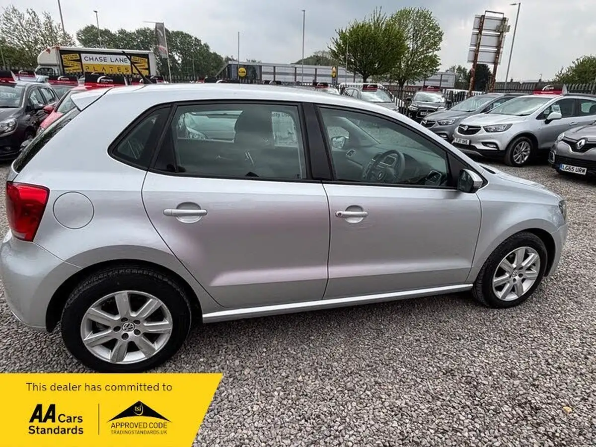 2010-volkswagen-polo-14-se-85ps-5d-big-7