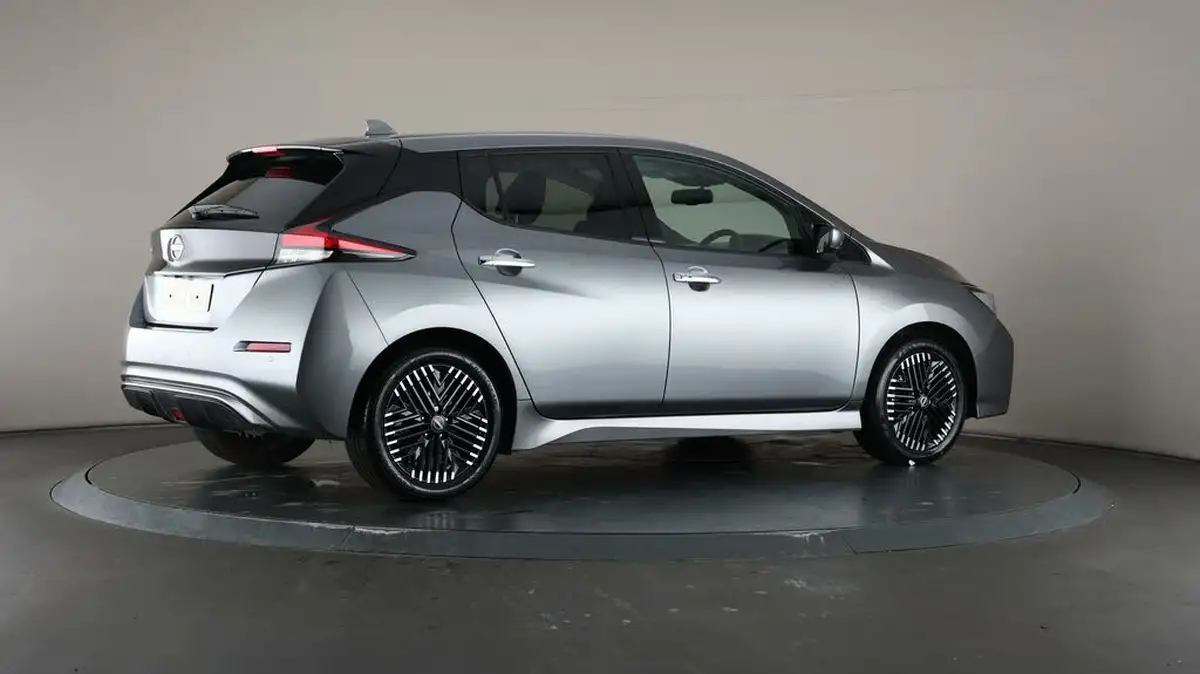 2022-nissan-leaf-e-tekna-39kwh-big-54