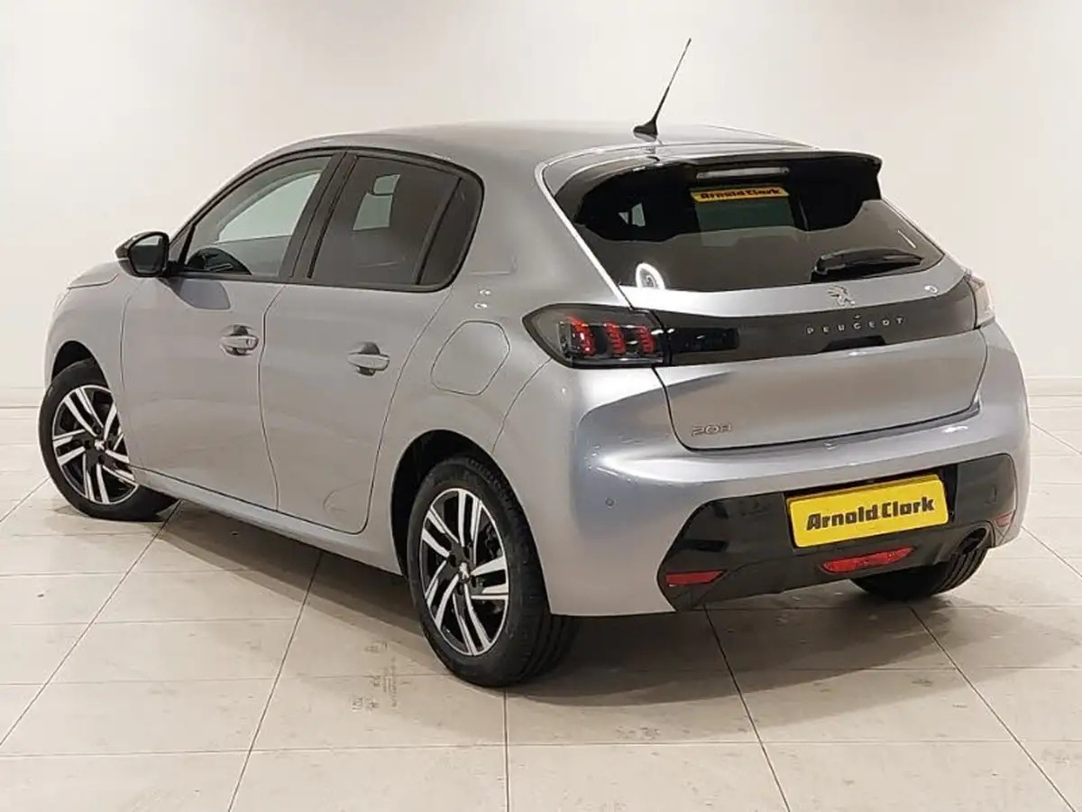 2022-peugeot-208-12-puretech-allure-premium-100bhp-eat8-big-1