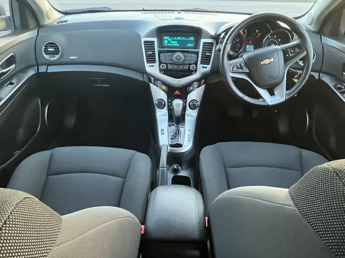2012-chevrolet-cruze-18-ltz-auto-big-30
