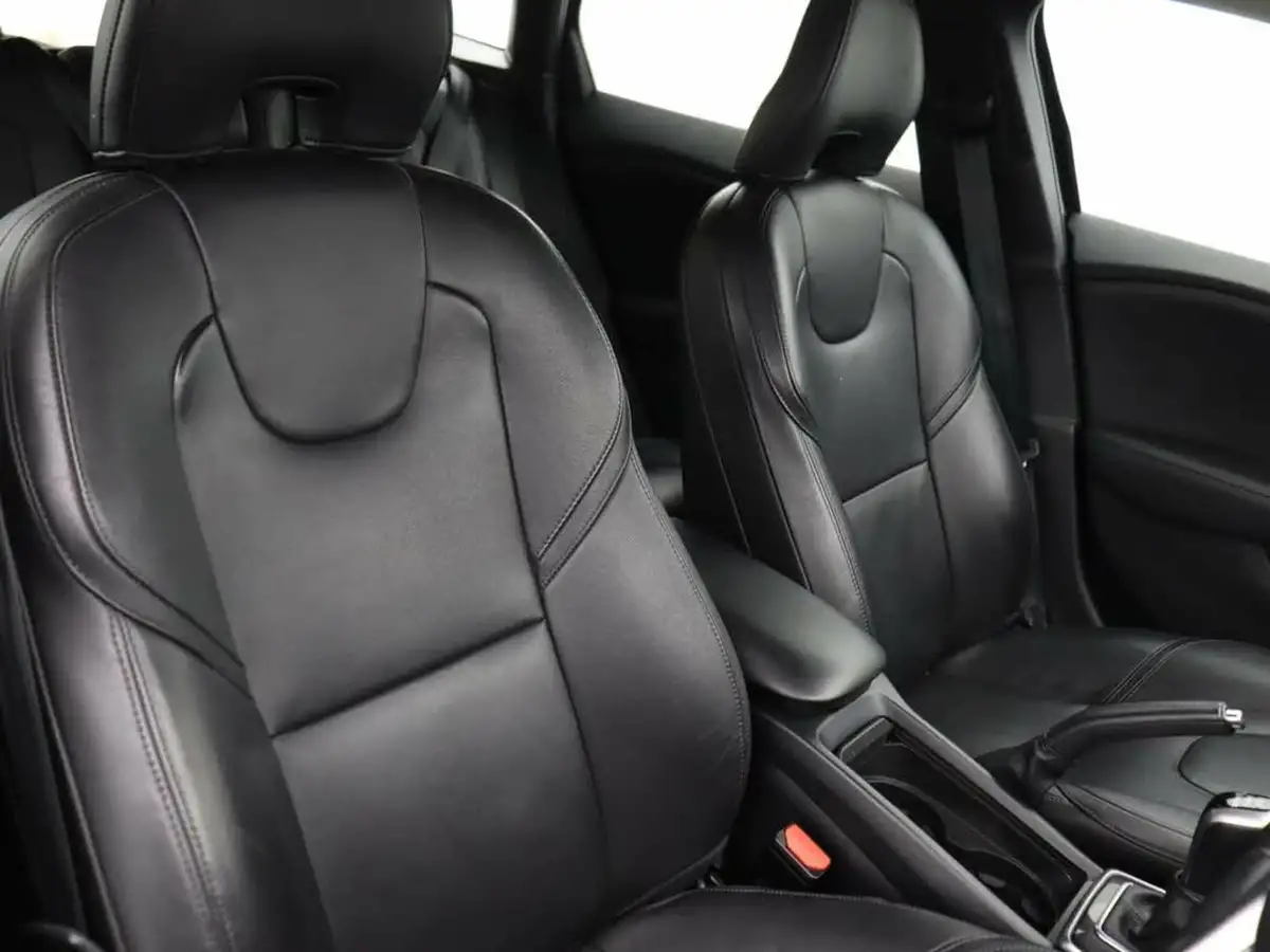 2017-volvo-v40-20-t2-momentum-nav-plus-big-6