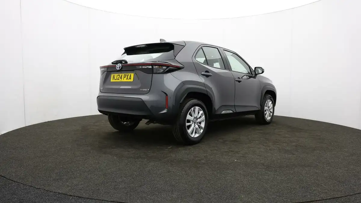2024-toyota-yaris-cross-15-vvt-i-icon-big-77