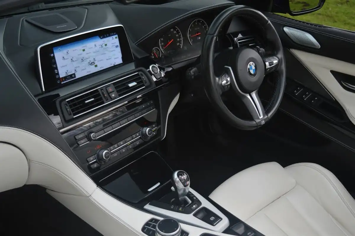 2017-bmw-6-series-44-m6-ss-convertible-2d-big-28
