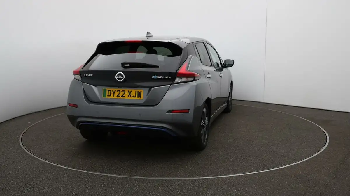 2022-nissan-leaf-e-tekna-big-49