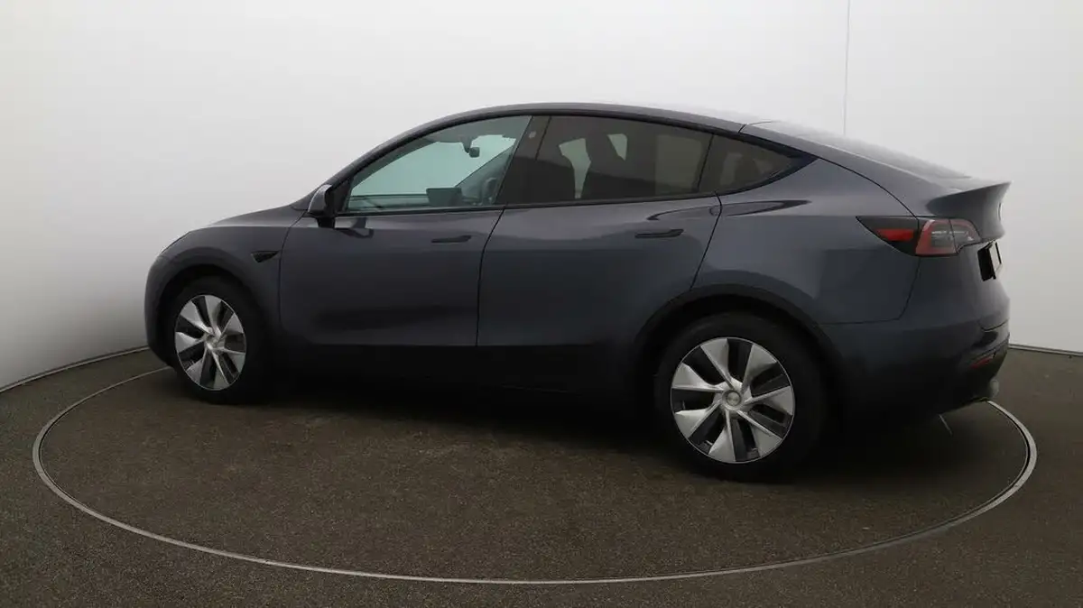 2023-tesla-model-y-e-rwd-big-38