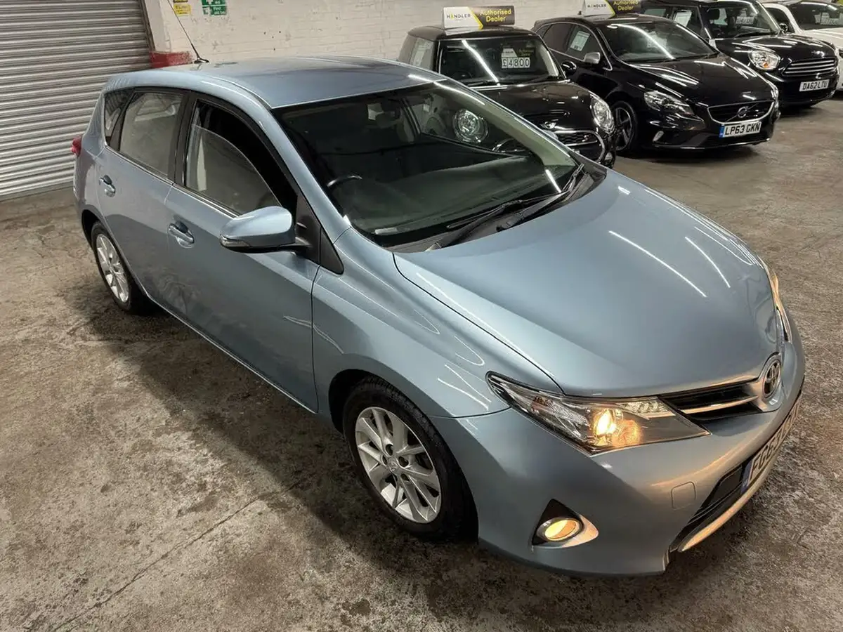 2013-toyota-auris-133-vvt-i-icon-hatchback-big-4