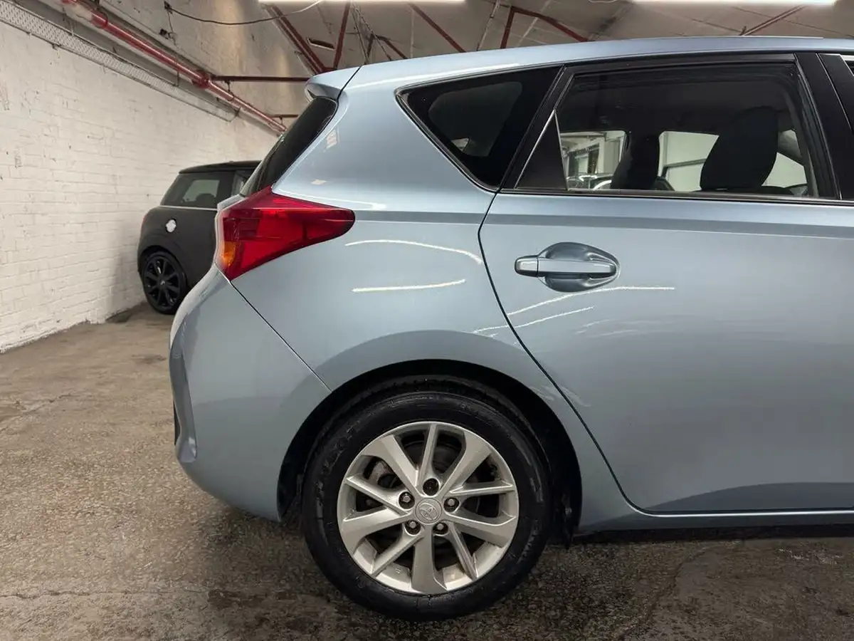2013-toyota-auris-133-vvt-i-icon-hatchback-big-28