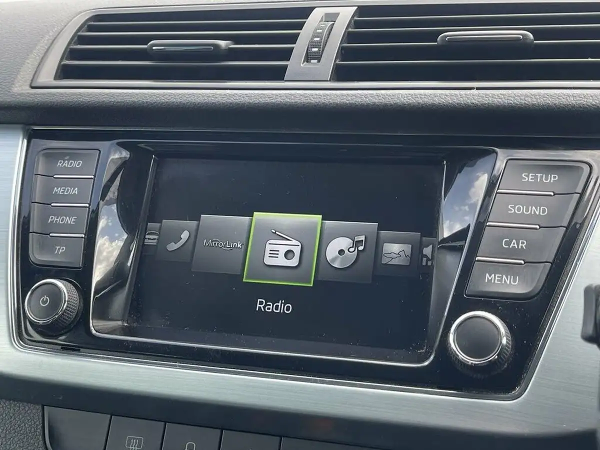 2015-skoda-fabia-12-tsi-se-109ps-estate-big-13