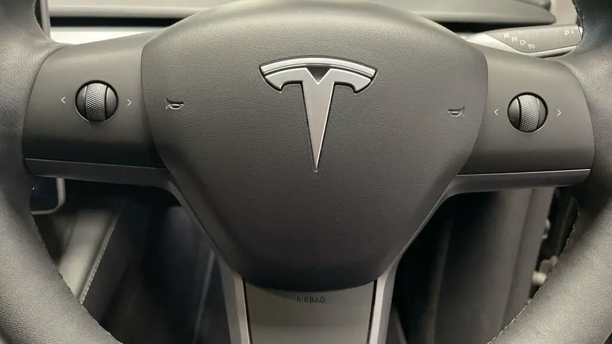 2022-tesla-model-y-e-long-range-big-21