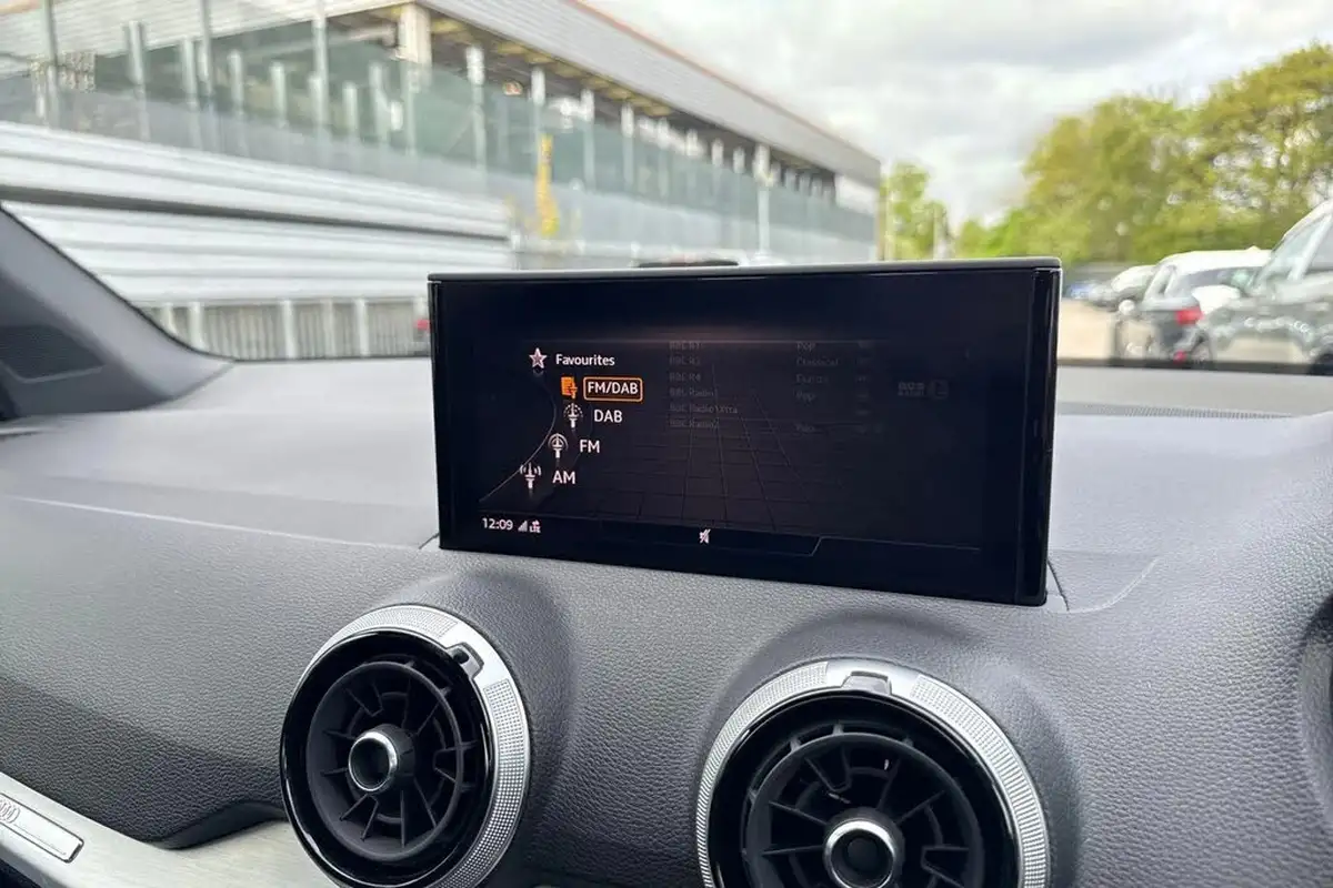 2022-audi-q2-15-35-tfsi-s-line-tronic-big-35